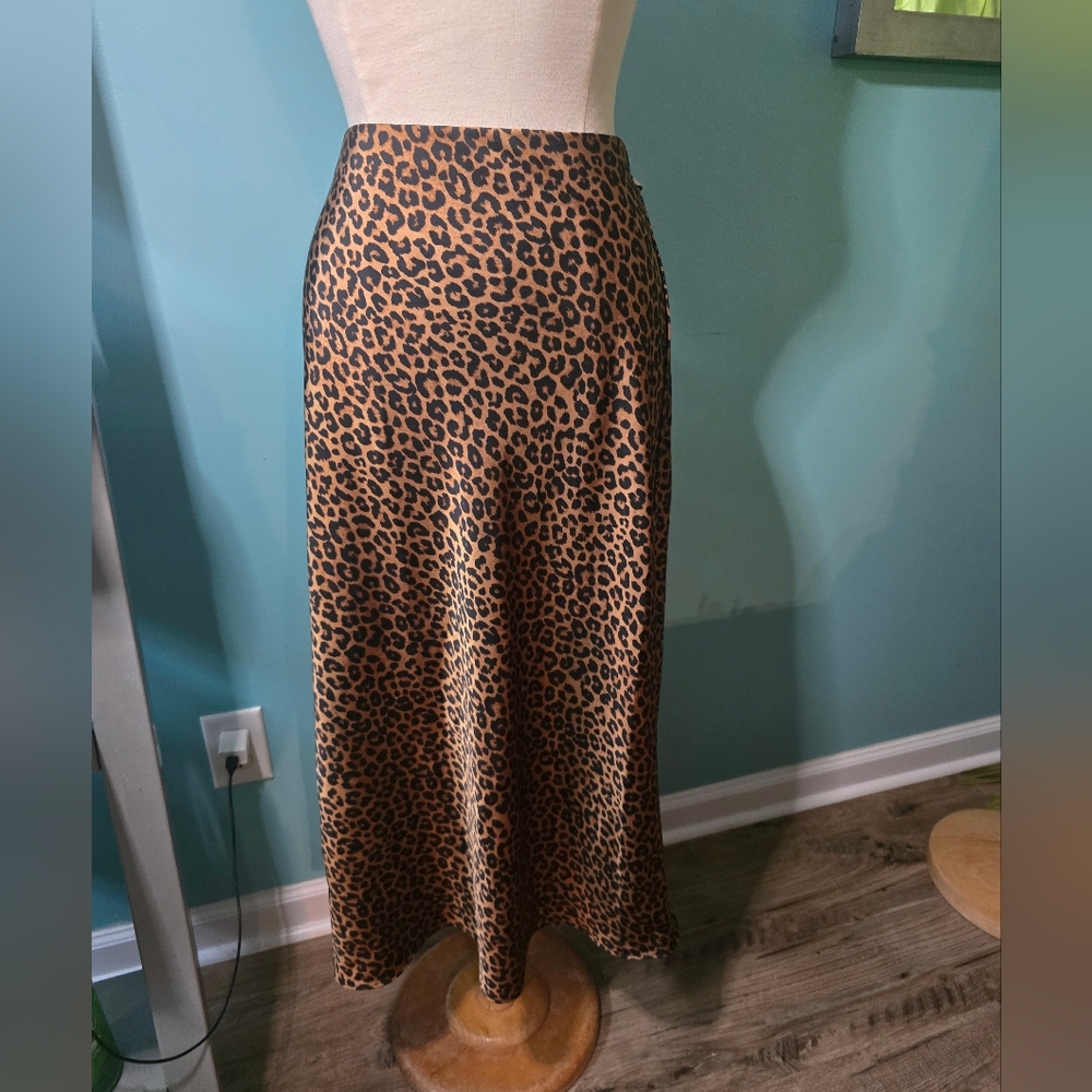 Ultra Chic Zara Leopard Print Midi Skirt - Picture 2 of 7
